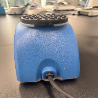 VWR Analog Vortex Mixer image 2